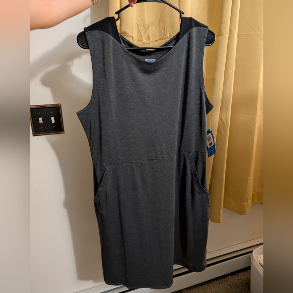 COLUMBIA DRESS OMNI-SHADE NWT